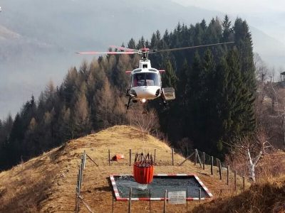 Incendio nel comasco: ancora in corso le operazioni di spegnimento