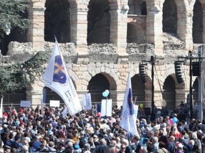 Verona: in 10mila al corteo per un corale “sì alla vita”