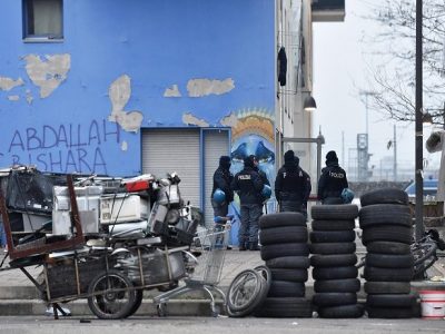 Torino: sgombero “dolce” all’ ex Moi feudo di clandestini