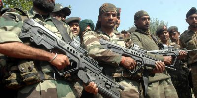 Colpi di artiglieria fra India e Pakistan: mort...