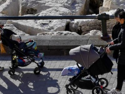 Nascite in calo, ma a Como arriva l’undicesimo figlio