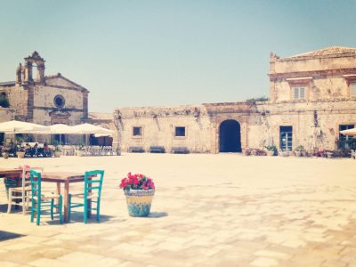 Marzamemi, il borgo con l’antica tonnara e le case dei pescatori