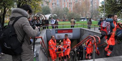 Milano: brusca frenata del metrò causa feriti e...