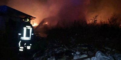 In fiamme baracche a borgo Mezzanone di Foggia,...