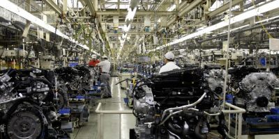 Renault, colloqui con Nissan per una fusione fr...