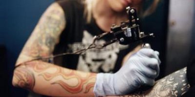 Ritirati 9 pigmenti per tatuaggi: risultano can...