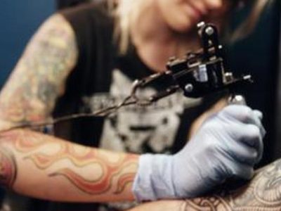 Ritirati 9 pigmenti per tatuaggi: risultano cancerogeni