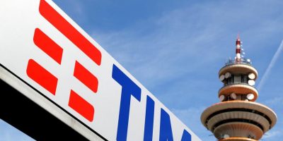 Tim scatta in Piazza Affari e il titolo conquis...