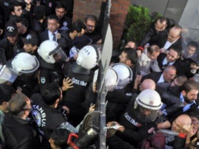 Sangue sulle elezioni in Turchia: due morti durante scontri tra fazioni