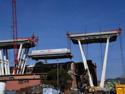 Ponte Morandi: demolizione ferma, c’è traccia di amianto
