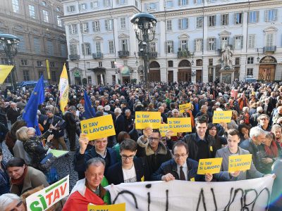 Si Tav scende nuovamente in piazza mentre il Governo rinvia i bandi
