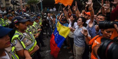 Black-out in Venezuela: 13 morti in un solo osp...
