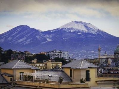 Il calo di temperature ha riportato la neve sul Vesuvio