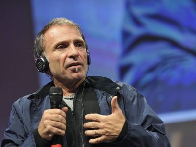 Addio al fotoreporter premio Pulitzer della Reuters Yannis Behakis