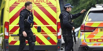 Accoltella 4 persone per strada: è caccia all&#...