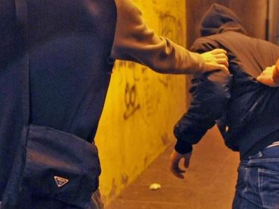 Regali e denaro a minori in cambio di sesso: trentenne in manette