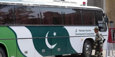 Pakistan, assalto armato      su un autobus: 14...
