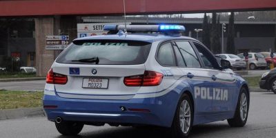 Furgone con 12 migranti bloccato dopo un lungo ...