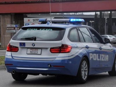 Furgone con 12 migranti bloccato dopo un lungo inseguimento