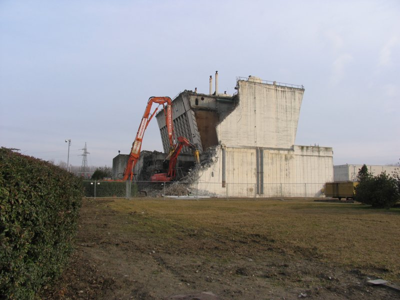 Centrale di Caorso - Lavori di demolizione torri di raffreddamento