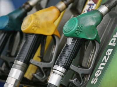 Benzina, aumenti alla pompa ingiustificati per l’impennata odierna del petrolio