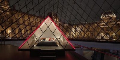 Dormire una notte al Louvre nella piramide di v...