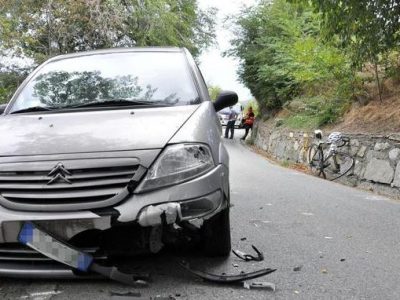 Truffavano le assicurazioni con falsi incidenti: fermate 42 persone a Palermo