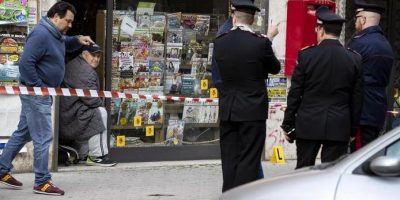 Gambizzati a colpi di pistola davanti a un bar ...