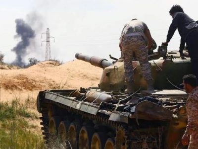 Tripoli, le forze del generale Haftar entrano in aeroporto