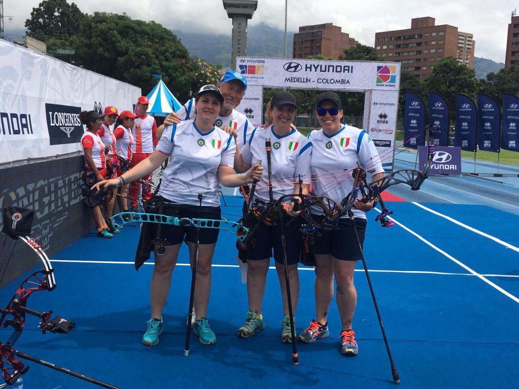 Le azzurre del compound festeggiano il bronzo a Medellin