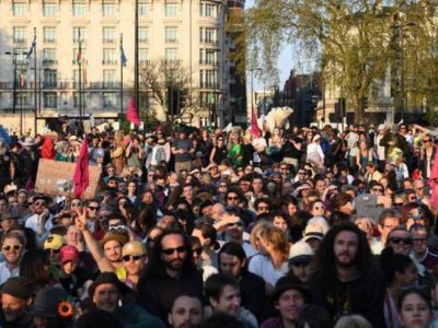 Londra, Greta galvanizza la folla di militanti ambientalisti
