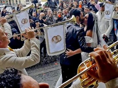 Nozze trash a Napoli, tra i musicisti anche 5 agenti: sospesi