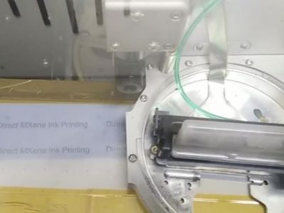 Nel futuro dell’auto c’è un nuovo materiale che immagazzina energia