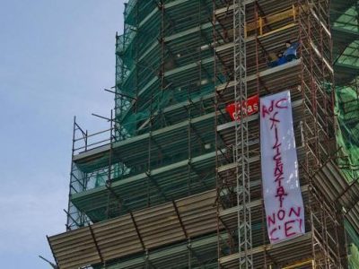 Salgono sul campanile dopo essere stati licenziati da Fca