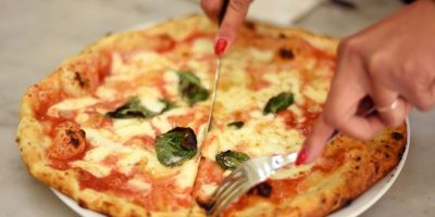 Napoli, è nata la pizza di chi vuole combattere...