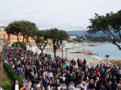 Portofino, corteo di 3.200 persone per la riapertura della provinciale