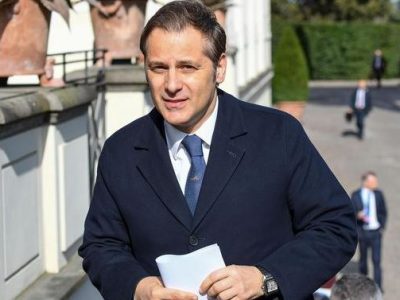 Di Maio: Siri si dimetta. Lega e Salvini fanno quadrato