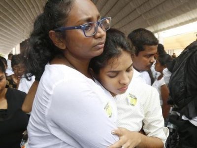 Sri Lanka, l’Isis rivendica gli attentati: i morti salgono a 359