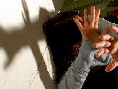 Arrestato a Genova per abusi sulla figlia e botte alla moglie