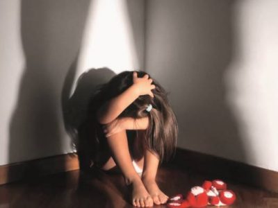 Sorelline picchiate e lasciate senza cibo. Arrestati i genitori