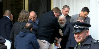 “Assange ha creato una base di spionaggio...