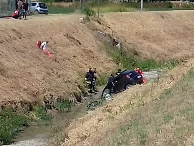 Ubriaco finisce nel canale con l’auto, muore passeggero