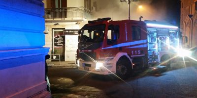 In fiamme bar a Reggio Calabria. L’orogin...