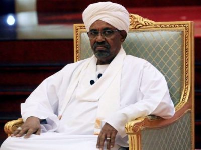 L’ex presidente Bashir accusato di genocidio sarà processato in Sudan