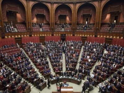 La Camera ha approvato il decreto Cura Italia, ora è legge
