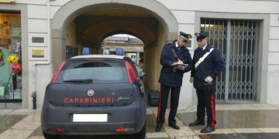 Bergamo: uomo accoltellato in strada è gravissi...