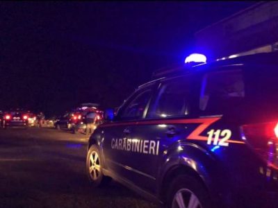 Lo picchia perchè sta troppo tempo su internet, arrestata