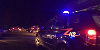 Molotov contro auto e motorini di Poste italian...