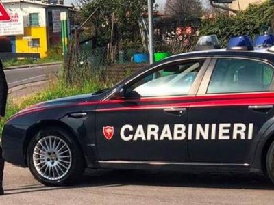 Arrestato padre rumeno che incatena al letto il figlio