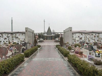 Neonato ritrovato in una borsa nel cimitero di Rosolina Mare